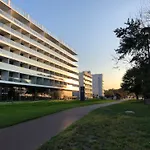 Seaside - Apartamenty Komfort z widokiem na morze i garażem